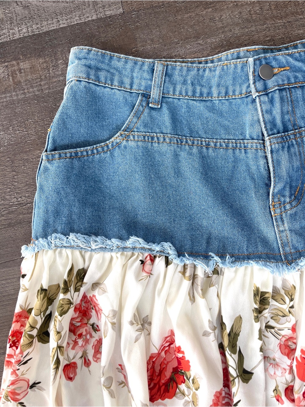 Women’s Floral Maxi Skirt Size L Blue Jeans Skirt Flowy Denim Flowers Large - Picture 3 of 5